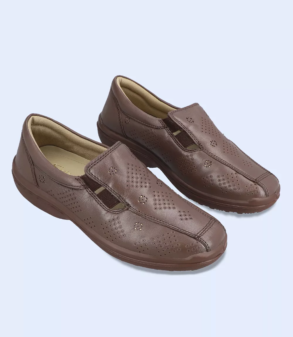 BW8334-BROWN-Women Comfort Moccasins