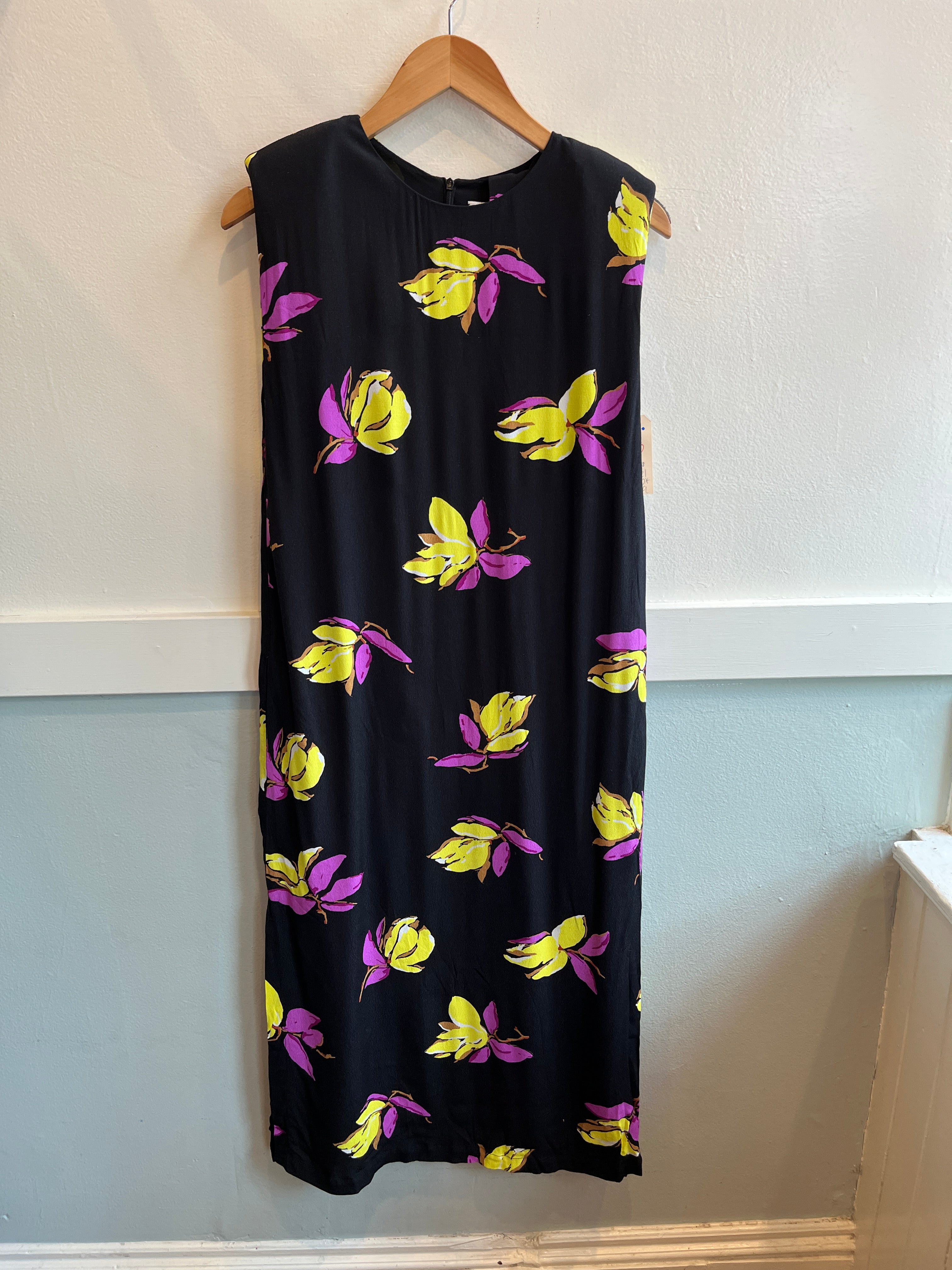 Essential Antwerp Size 6 Dress