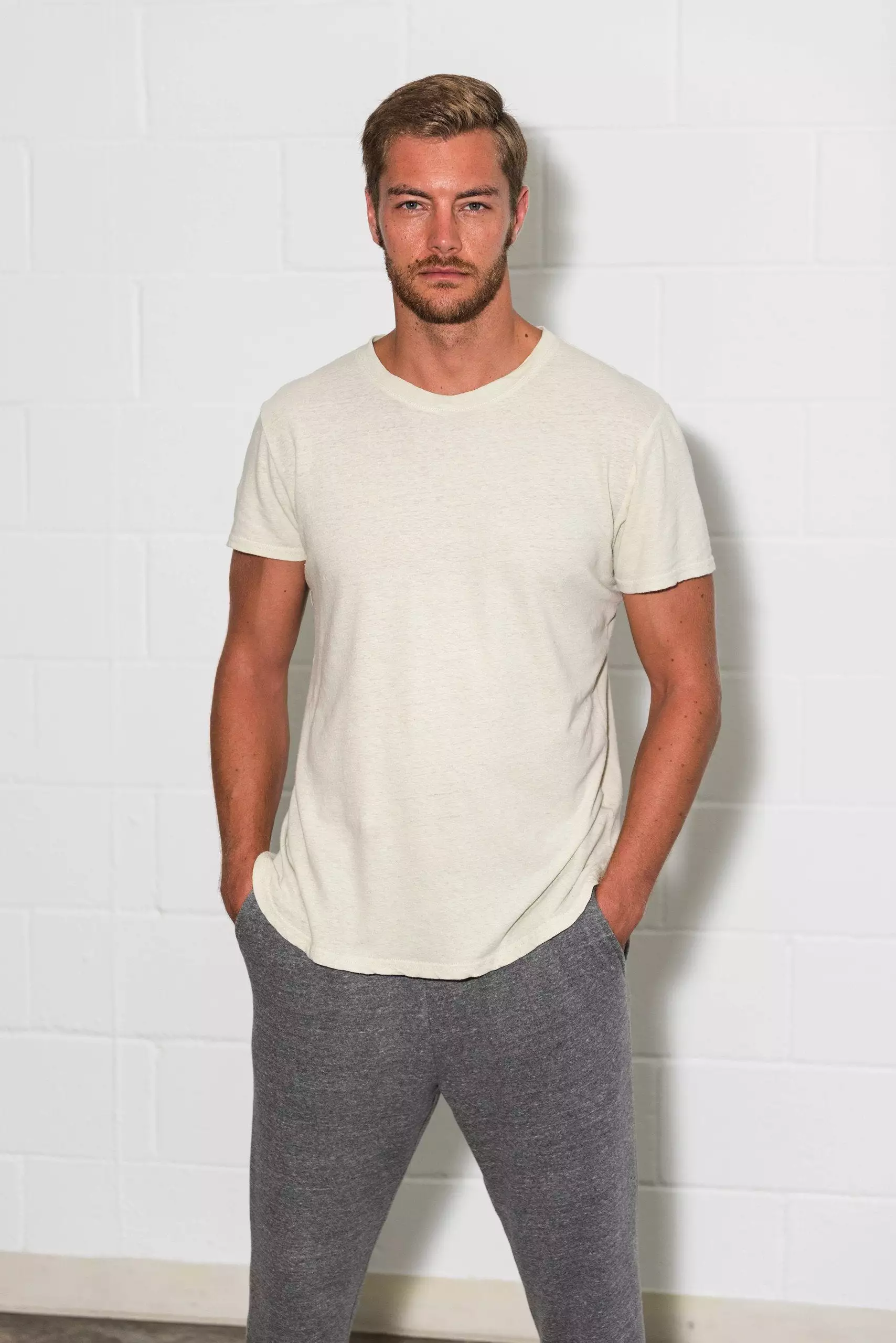 Men's Linen Blend Curved Bottom Crew Neck Tee