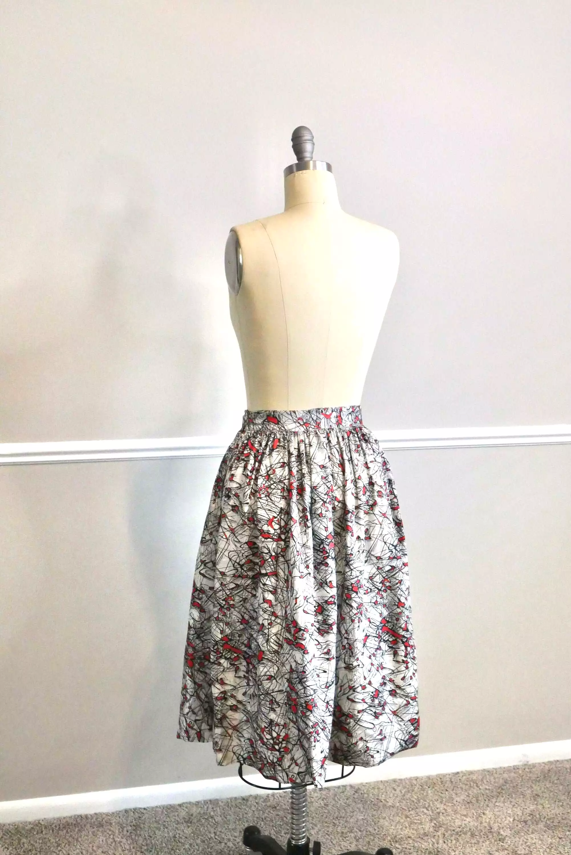 ON SALE Vintage 1950s Circle Skirt / 50s retro Jackson Pollock print Silver full skirt holiday party size XS S